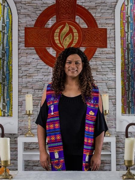 Alexya Salvador: pastora é mãe de duas meninas .